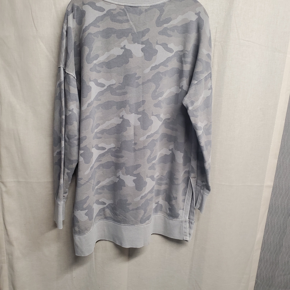 Old Navy Gray Camo Crew Neck Sweater - Picture 2 of 8